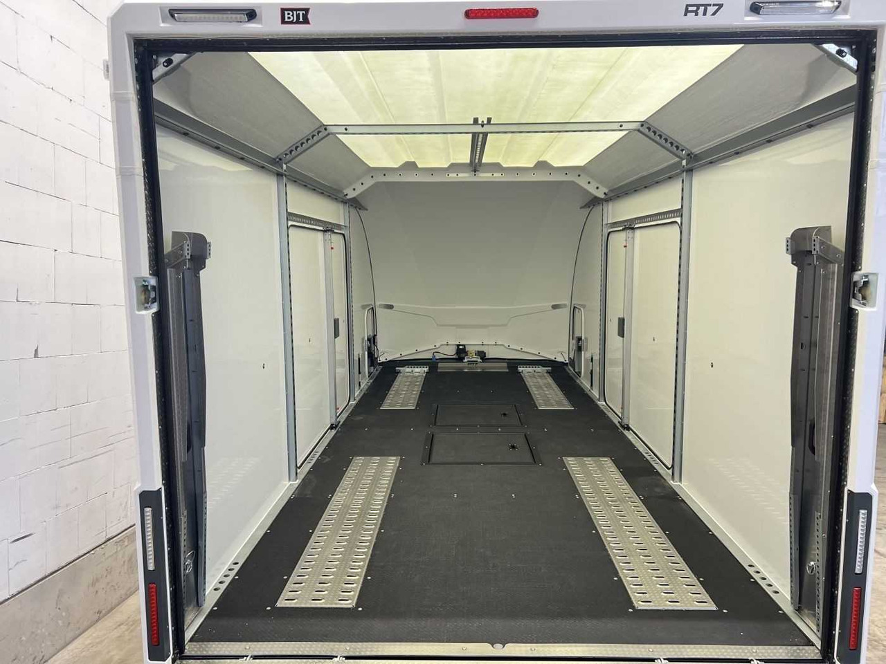 BRIAN_JAMES Race Transporter 7 Autotransporter geschlossen - Prikolica avtotransporter: slika 5 BRIAN_JAMES Race Transporter 7 Autotransporter geschlossen - Prikolica avtotransporter: slika 5