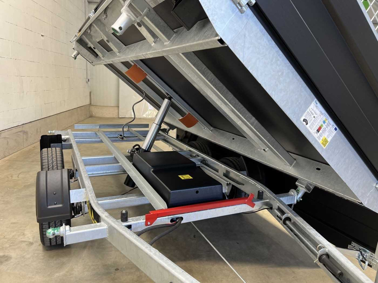 Nov Kiper prikolica CHEVAL LIBERTE DEBON PW3.3E Black Gitter Dreiseitenkipper: slika 13 Nov Kiper prikolica CHEVAL LIBERTE DEBON PW3.3E Black Gitter Dreiseitenkipper: slika 13