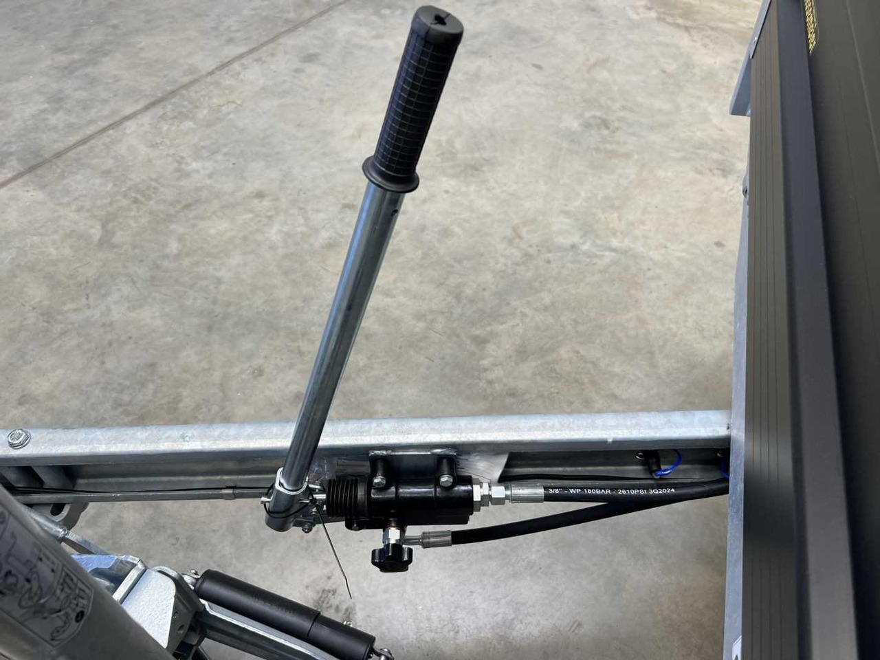 Nov Kiper prikolica CHEVAL LIBERTE DEBON PW3.3E Black Gitter Dreiseitenkipper: slika 18 Nov Kiper prikolica CHEVAL LIBERTE DEBON PW3.3E Black Gitter Dreiseitenkipper: slika 18