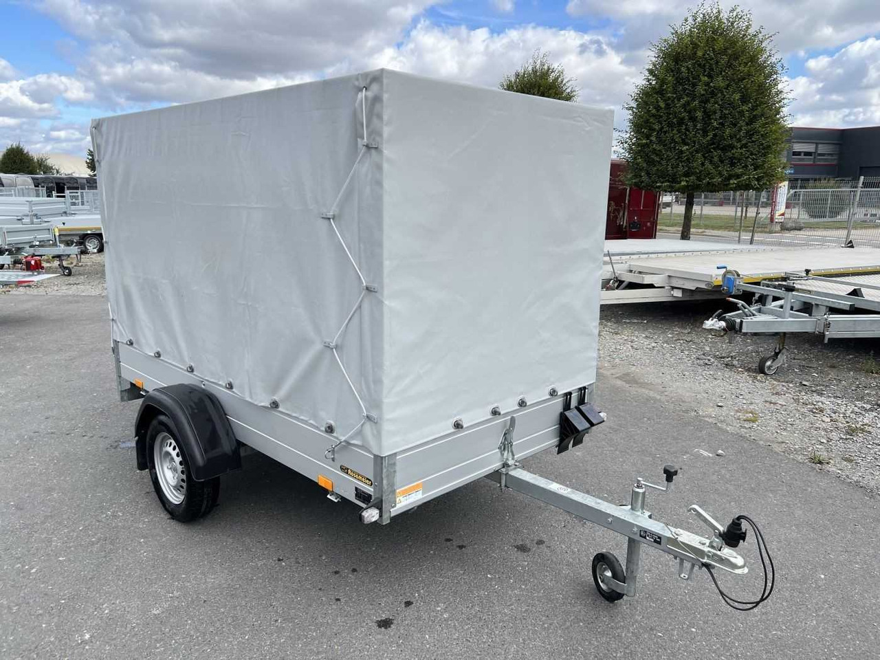 SARIS McAlu Pro DV75 mit Plane Kastenanhänger ungebrem - Avtomobilska prikolica: slika 1 SARIS McAlu Pro DV75 mit Plane Kastenanhänger ungebrem - Avtomobilska prikolica: slika 1