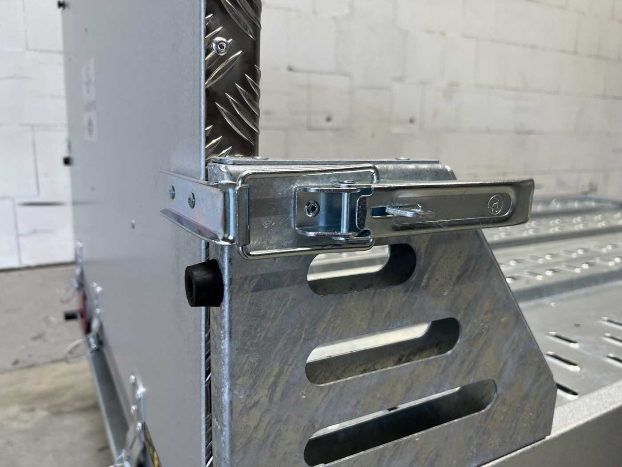 TPV KD-MUT3 Motorradanhänger - Prikolica za prevoz motorjev: slika 5 TPV KD-MUT3 Motorradanhänger - Prikolica za prevoz motorjev: slika 5