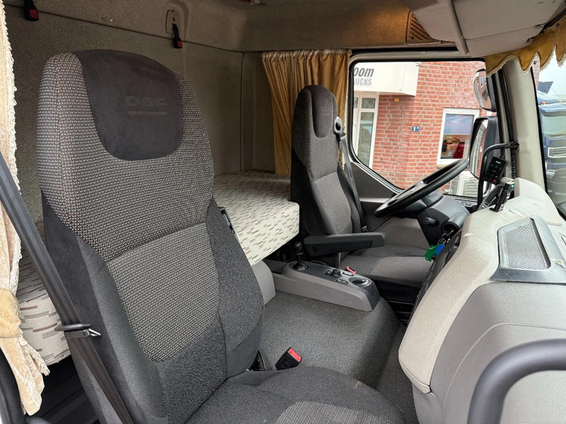 DAF LF 210 LF210 4X2 / Slaapcabine / 11.990KG / D'hollandia 1.50KG / DAF dealer onderhoud - Tovornjak zabojnik: slika 5 DAF LF 210 LF210 4X2 / Slaapcabine / 11.990KG / D'hollandia 1.50KG / DAF dealer onderhoud - Tovornjak zabojnik: slika 5
