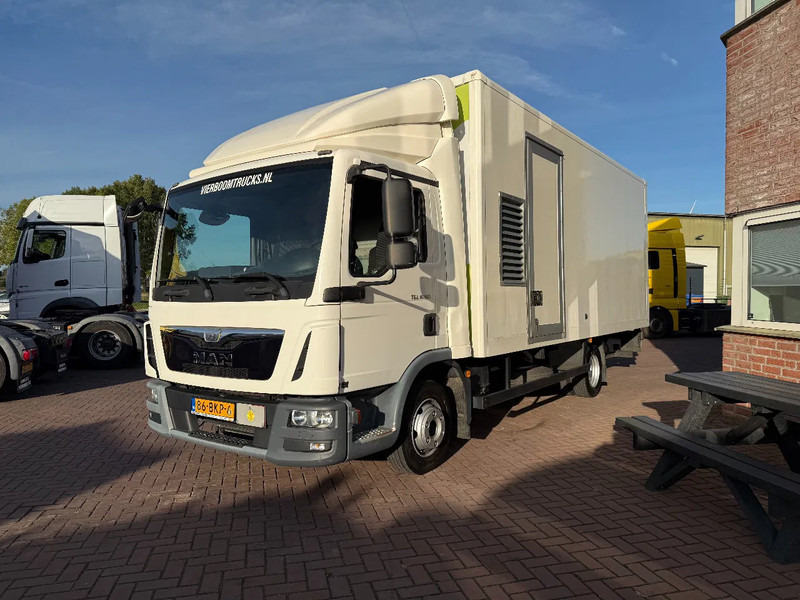 MAN TGL TGL 8.180 Euro6 Bakwagen met laadklep / Werkplaats / Vangmuil / Licht en lucht - Tovornjak zabojnik: slika 2 MAN TGL TGL 8.180 Euro6 Bakwagen met laadklep / Werkplaats / Vangmuil / Licht en lucht - Tovornjak zabojnik: slika 2