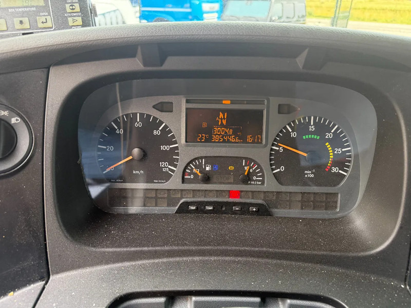 Mercedes-Benz Atego 1024 ATEGO 1024L Kuhlkoffer Carrier Anhangerkupplung TUV bis 10-2025 - Tovornjak hladilnik: slika 4 Mercedes-Benz Atego 1024 ATEGO 1024L Kuhlkoffer Carrier Anhangerkupplung TUV bis 10-2025 - Tovornjak hladilnik: slika 4