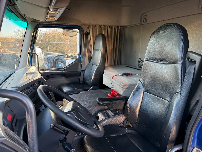 Renault Premium 380.26 6X2 BDF with box and lift - Tovornjak zabojnik: slika 4 Renault Premium 380.26 6X2 BDF with box and lift - Tovornjak zabojnik: slika 4