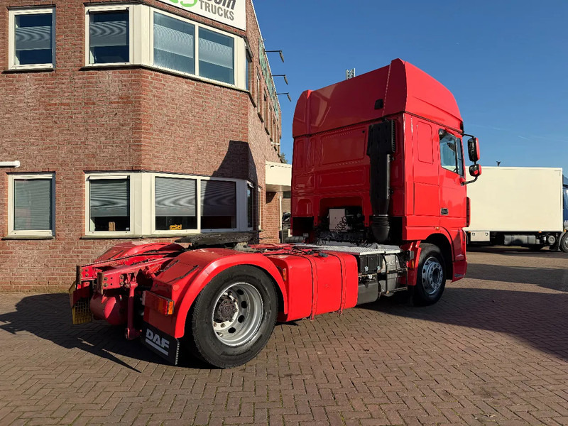DAF XF 105.460 XF105-460 4X2 SUPERSPCECAB RETARDER - Vlačilec: slika 4 DAF XF 105.460 XF105-460 4X2 SUPERSPCECAB RETARDER - Vlačilec: slika 4