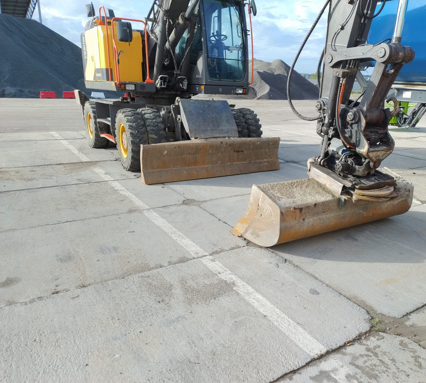 VOLVO EWR170E - Bager na kolesih: slika 4 VOLVO EWR170E - Bager na kolesih: slika 4