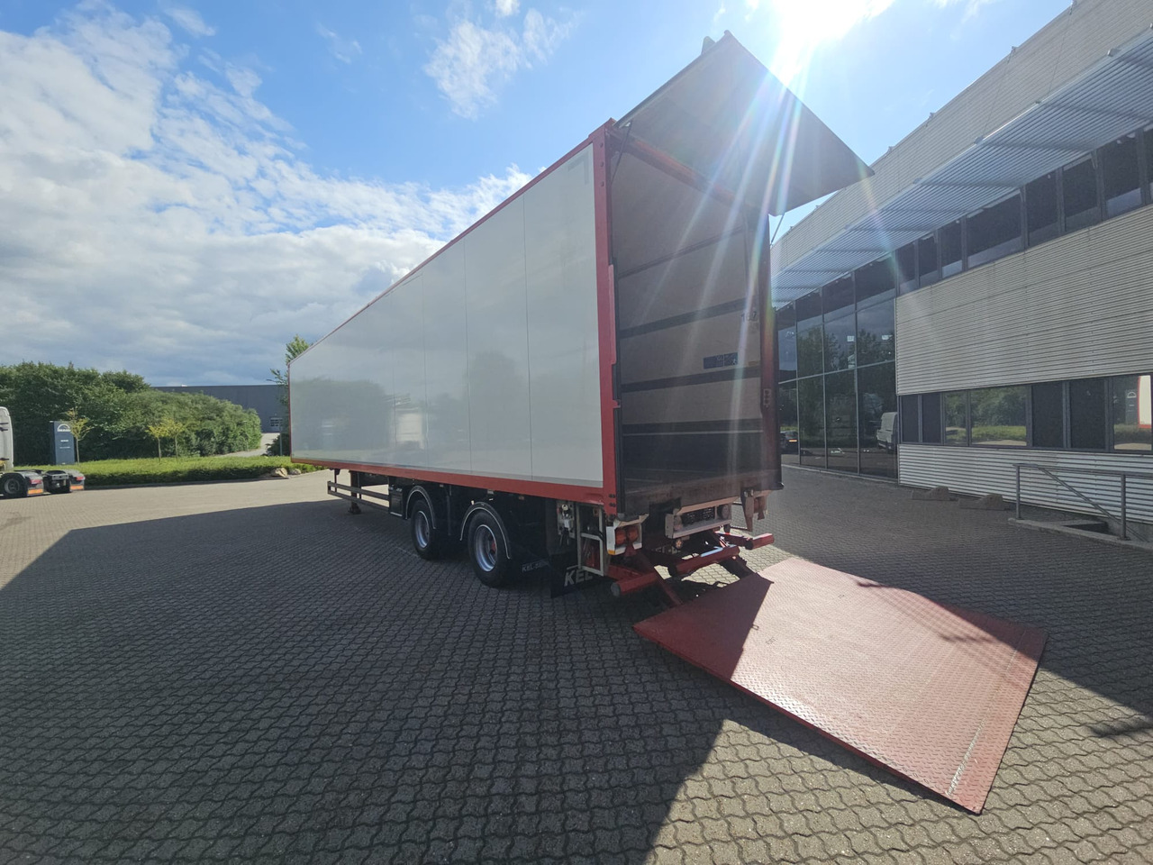 Kel-Berg 2 Aksel City 13,60 - Polprikolica zabojnik: slika 3 Kel-Berg 2 Aksel City 13,60 - Polprikolica zabojnik: slika 3