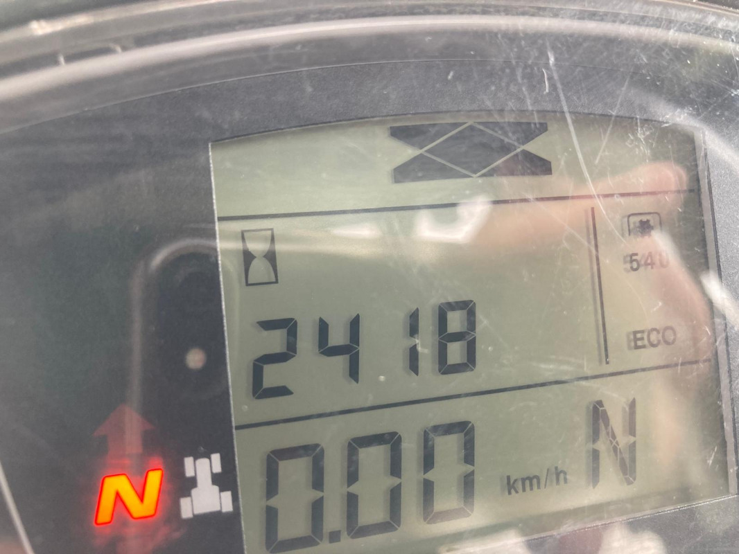 CLAAS Arion 630 CMATIC - Traktor: slika 2 CLAAS Arion 630 CMATIC - Traktor: slika 2