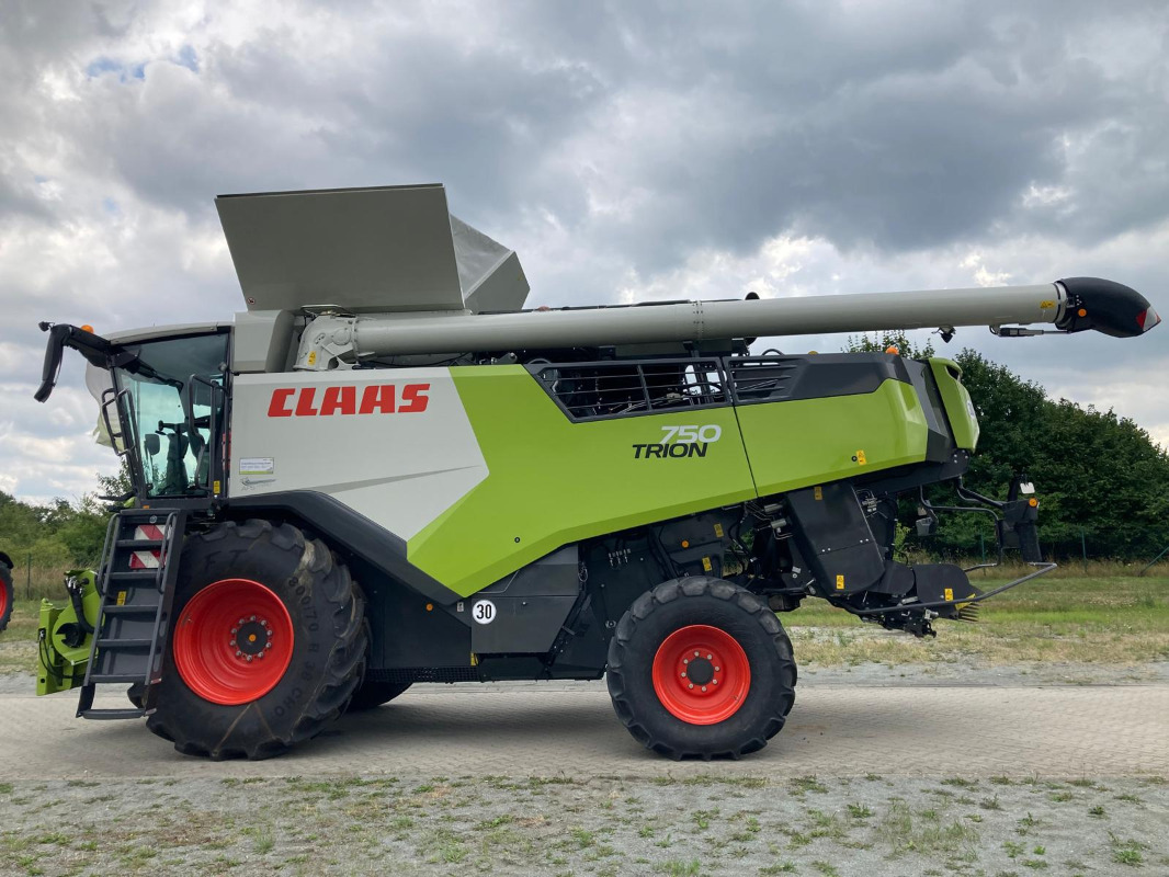 CLAAS Trion 750 - Kombajn harvester: slika 1 CLAAS Trion 750 - Kombajn harvester: slika 1