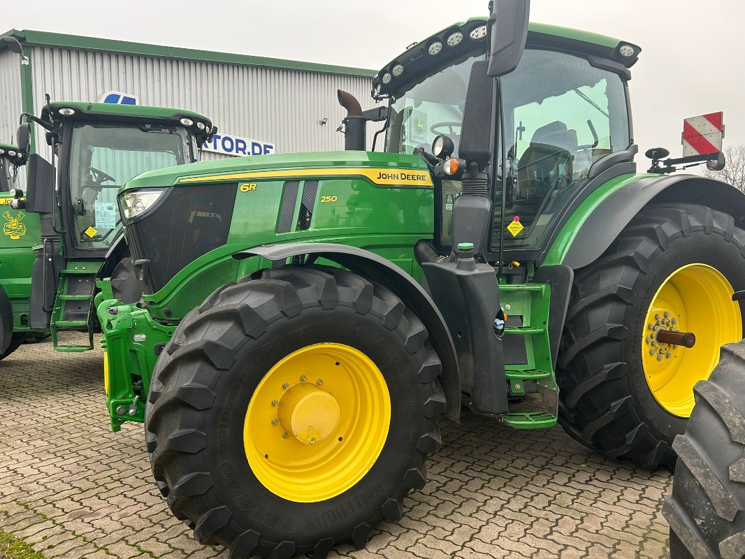 John Deere 6R 250 *MIETRÜCKLÄUFER* - Traktor: slika 1 John Deere 6R 250 *MIETRÜCKLÄUFER* - Traktor: slika 1