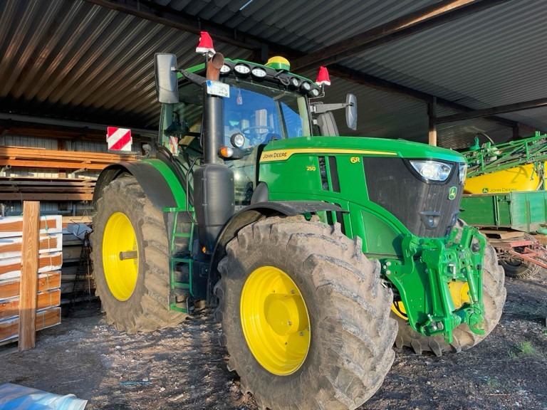 John Deere 6R 250 - Traktor: slika 1 John Deere 6R 250 - Traktor: slika 1