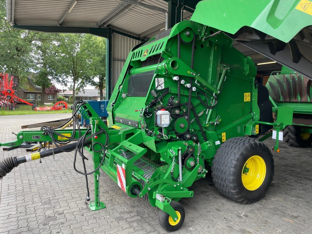 John Deere V451M - Ovijalnik za bale: slika 2 John Deere V451M - Ovijalnik za bale: slika 2