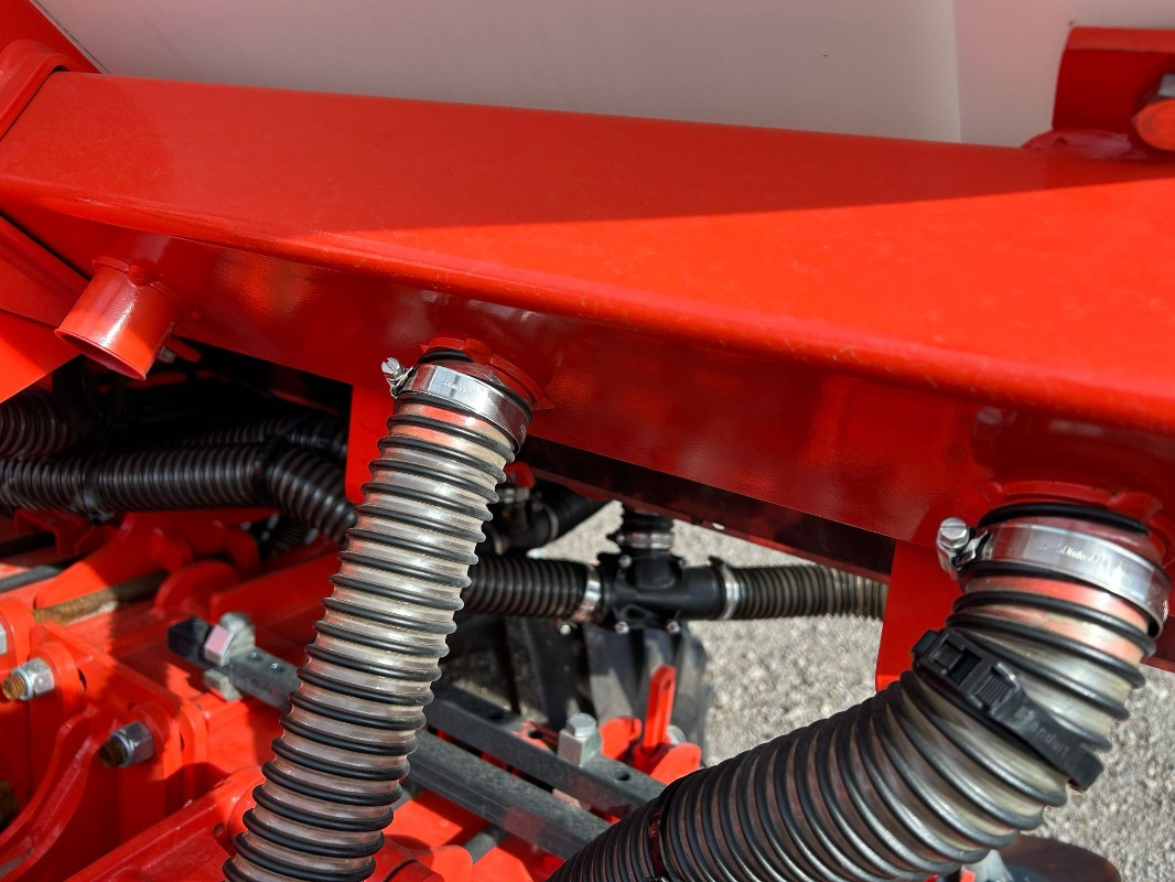 Kuhn Maxima 3 RT E *DEMO* - Sejalna oprema: slika 4 Kuhn Maxima 3 RT E *DEMO* - Sejalna oprema: slika 4