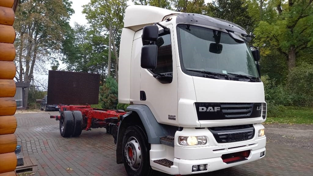 DAF FA55.250G, ONLY FOR PARTS! - Tovornjak zabojnik: slika 4 DAF FA55.250G, ONLY FOR PARTS! - Tovornjak zabojnik: slika 4