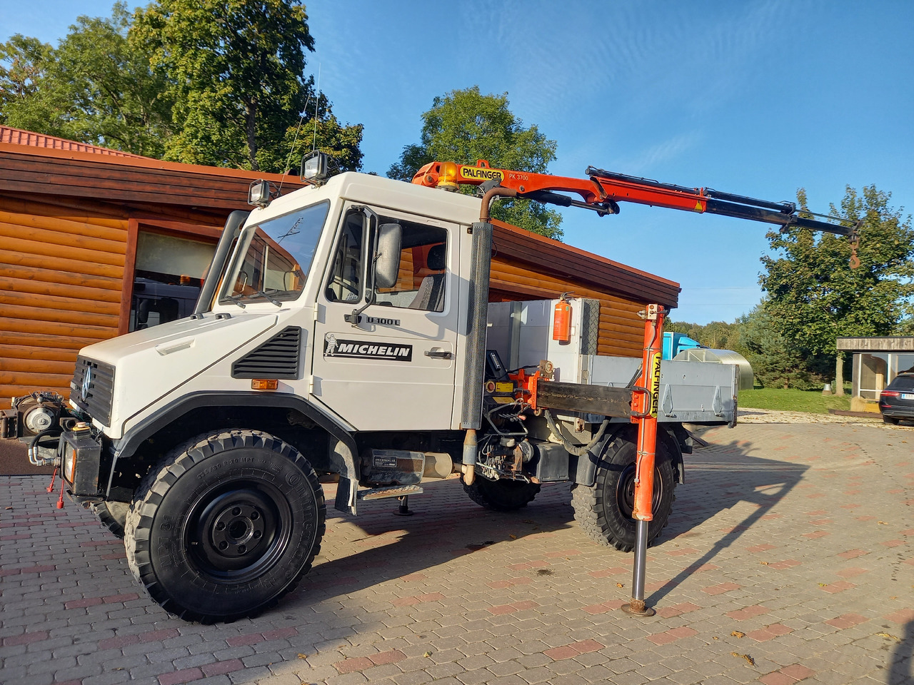 UNIMOG U100L - Tovornjak z dvigalom: slika 1 UNIMOG U100L - Tovornjak z dvigalom: slika 1