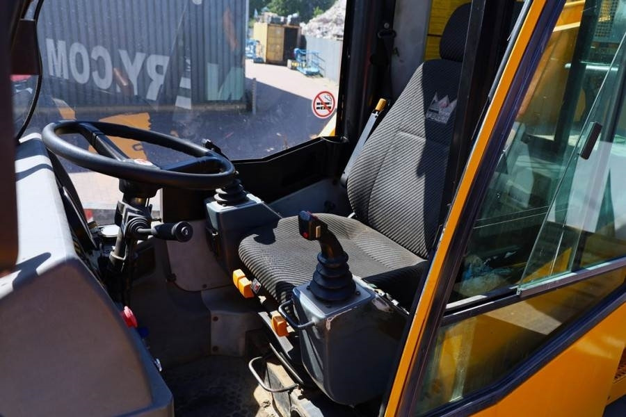 Demag AC30 City Diesel, 4x4x4 Drive, 30t Capacity, 25m M - Avtodvigalo za vse namene: slika 4 Demag AC30 City Diesel, 4x4x4 Drive, 30t Capacity, 25m M - Avtodvigalo za vse namene: slika 4