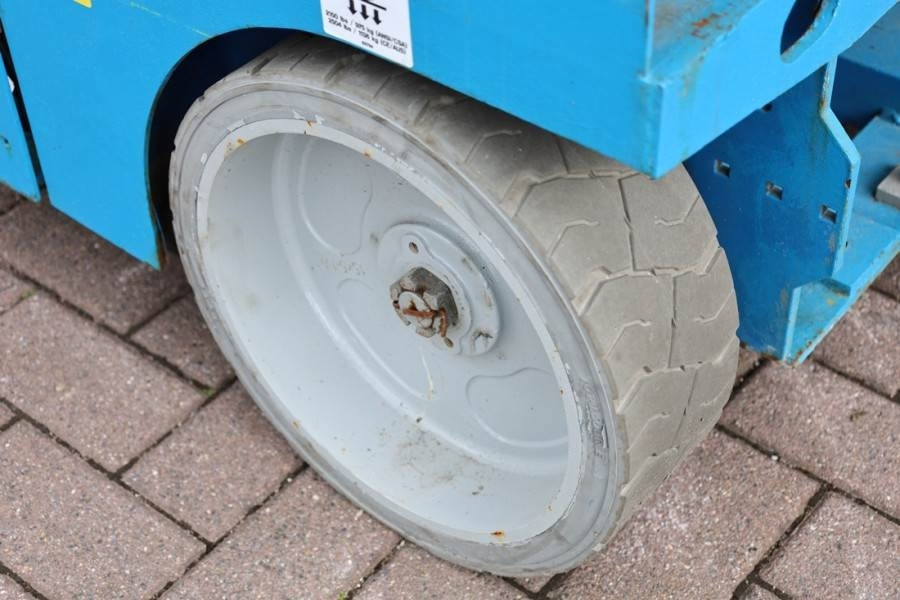 Škarjasta dvižna ploščad Genie GS2646 Electric, Working Height 9.80m, Capacity 45: slika 14 Škarjasta dvižna ploščad Genie GS2646 Electric, Working Height 9.80m, Capacity 45: slika 14