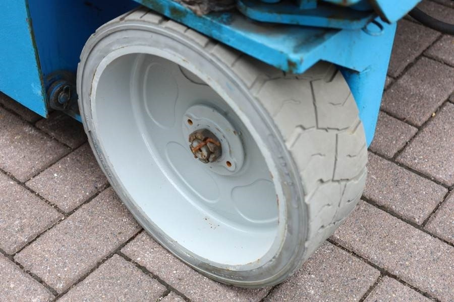 Škarjasta dvižna ploščad Genie GS2646 Electric, Working Height 9.80m, Capacity 45: slika 12 Škarjasta dvižna ploščad Genie GS2646 Electric, Working Height 9.80m, Capacity 45: slika 12