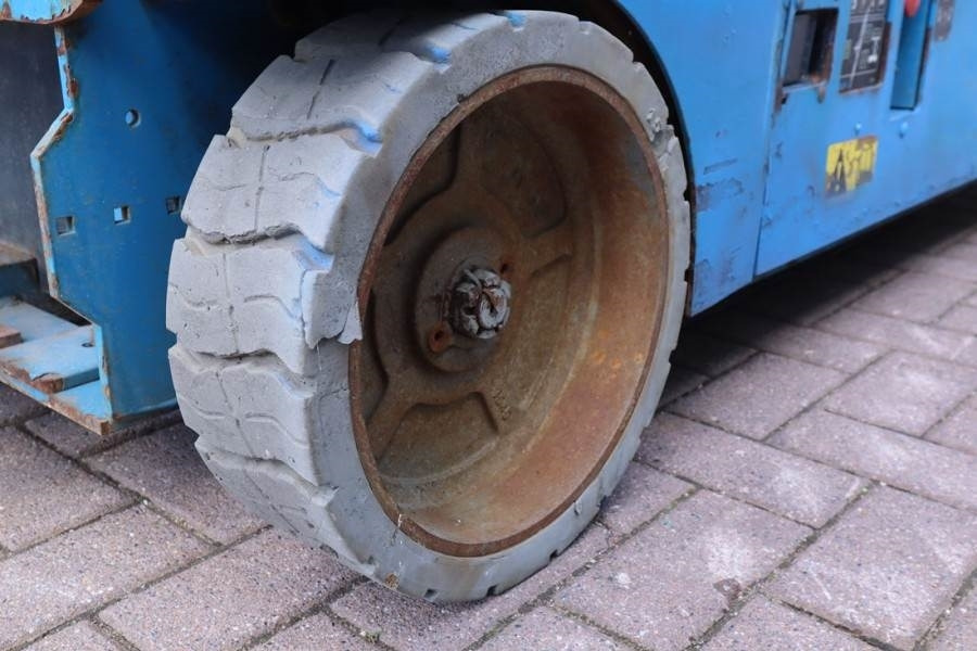 Škarjasta dvižna ploščad Genie GS4047 Electric, 14m Working Height, 350kg Capacit: slika 10