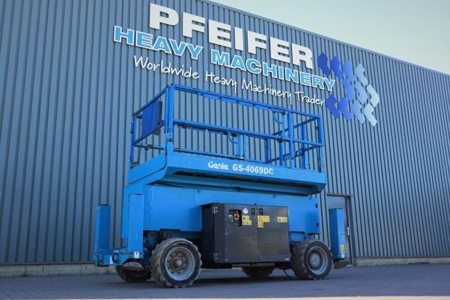 Genie GS4069DC Electric, 14m Working Height, 363kg Capac - Škarjasta dvižna ploščad: slika 1 Genie GS4069DC Electric, 14m Working Height, 363kg Capac - Škarjasta dvižna ploščad: slika 1