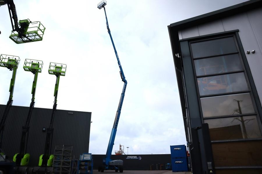 Genie Z135/70 Diesel, 4x4x4 Drive, 43m Lifting Height, 2 - Zglobna dvižna ploščad: slika 3 Genie Z135/70 Diesel, 4x4x4 Drive, 43m Lifting Height, 2 - Zglobna dvižna ploščad: slika 3