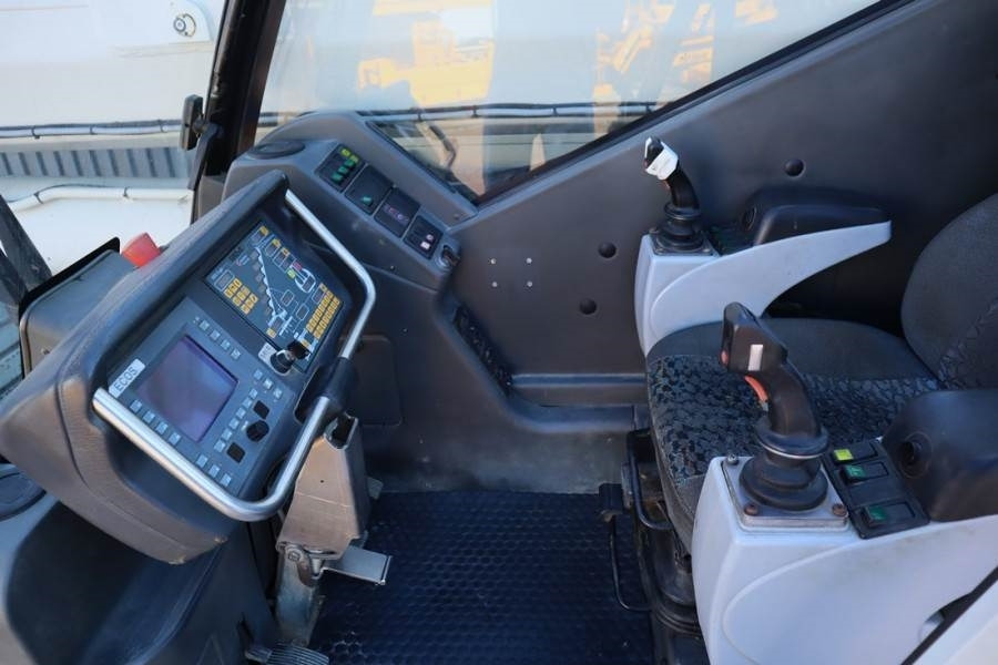 Grove GMK3055 Diesel, 6x6x6, 55t Capacity, 43m Main Boom - Avtodvigalo za vse namene: slika 5 Grove GMK3055 Diesel, 6x6x6, 55t Capacity, 43m Main Boom - Avtodvigalo za vse namene: slika 5