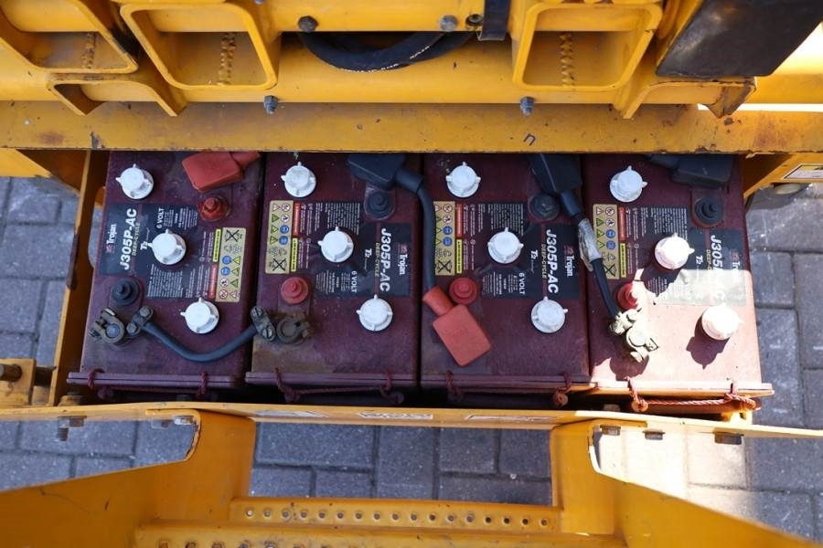 Haulotte COMPACT 14 Electric, 14m Working Height, 350kg Cap - Škarjasta dvižna ploščad: slika 4 Haulotte COMPACT 14 Electric, 14m Working Height, 350kg Cap - Škarjasta dvižna ploščad: slika 4