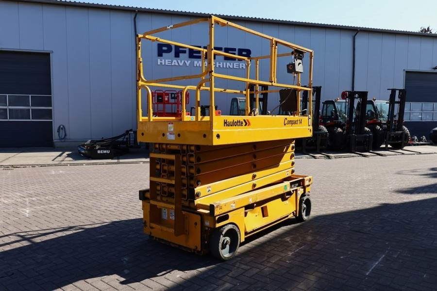 Haulotte COMPACT 14 Electric, 14m Working Height, 350kg Cap - Škarjasta dvižna ploščad: slika 2 Haulotte COMPACT 14 Electric, 14m Working Height, 350kg Cap - Škarjasta dvižna ploščad: slika 2