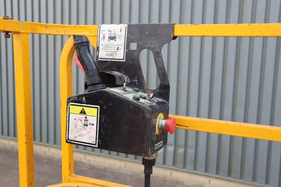 Haulotte Compact 12 Electric, 12m Working Height, 300kg Cap - Škarjasta dvižna ploščad: slika 4 Haulotte Compact 12 Electric, 12m Working Height, 300kg Cap - Škarjasta dvižna ploščad: slika 4