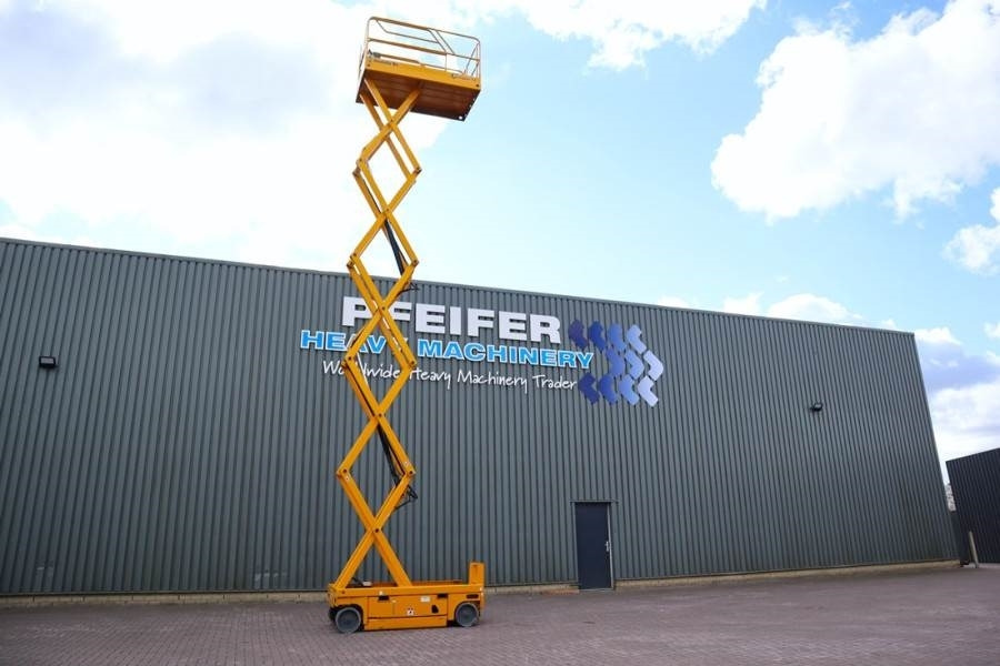 Haulotte Compact 12 Electric, 12m Working Height, 300kg Cap - Škarjasta dvižna ploščad: slika 3 Haulotte Compact 12 Electric, 12m Working Height, 300kg Cap - Škarjasta dvižna ploščad: slika 3