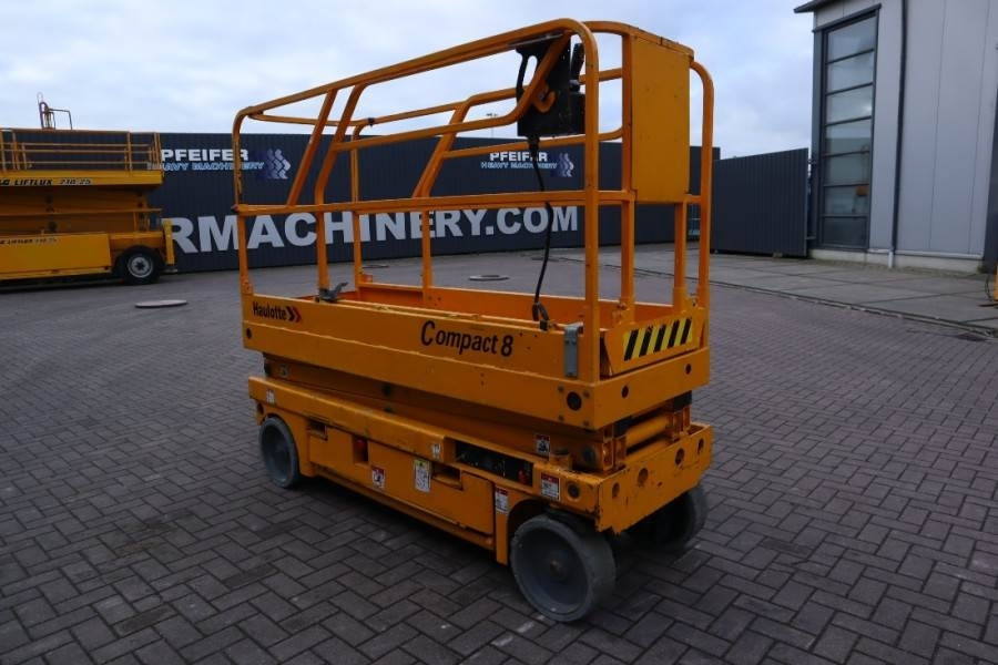 Haulotte Compact 8 Electric, 8.2m Working Height, 350kg Cap - Škarjasta dvižna ploščad: slika 2 Haulotte Compact 8 Electric, 8.2m Working Height, 350kg Cap - Škarjasta dvižna ploščad: slika 2