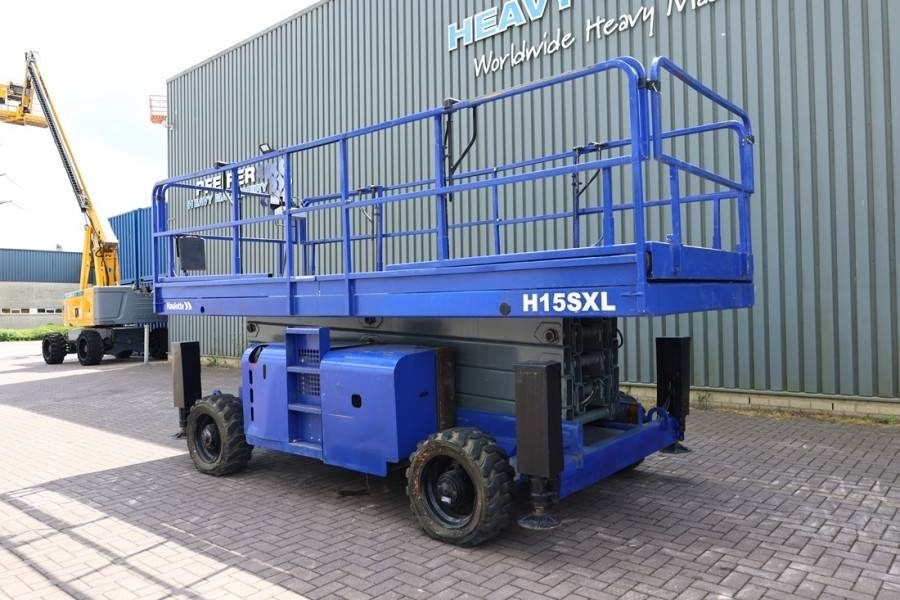 Škarjasta dvižna ploščad Haulotte H15SXL Diesel, 4x4 Drive, 15m Working Height, 500k: slika 8