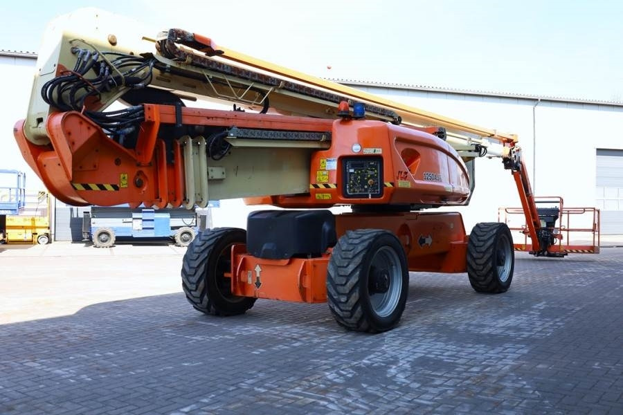 JLG 1250AJP Diesel, 4x4x4 Drive, 40.1m Working Height, - Zglobna dvižna ploščad: slika 2 JLG 1250AJP Diesel, 4x4x4 Drive, 40.1m Working Height, - Zglobna dvižna ploščad: slika 2