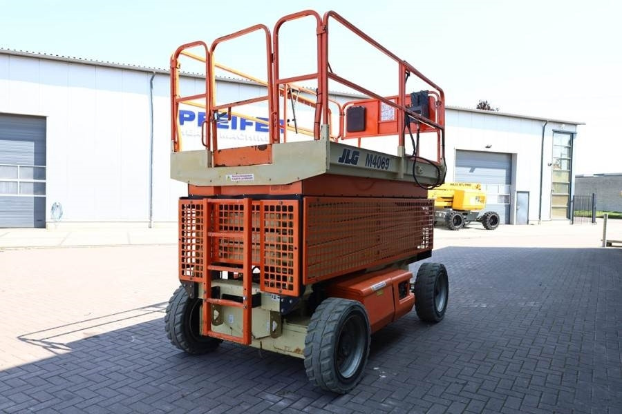 JLG M4069 Hybrid, 14.2m Working Height, 360kg Capacity - Škarjasta dvižna ploščad: slika 2 JLG M4069 Hybrid, 14.2m Working Height, 360kg Capacity - Škarjasta dvižna ploščad: slika 2