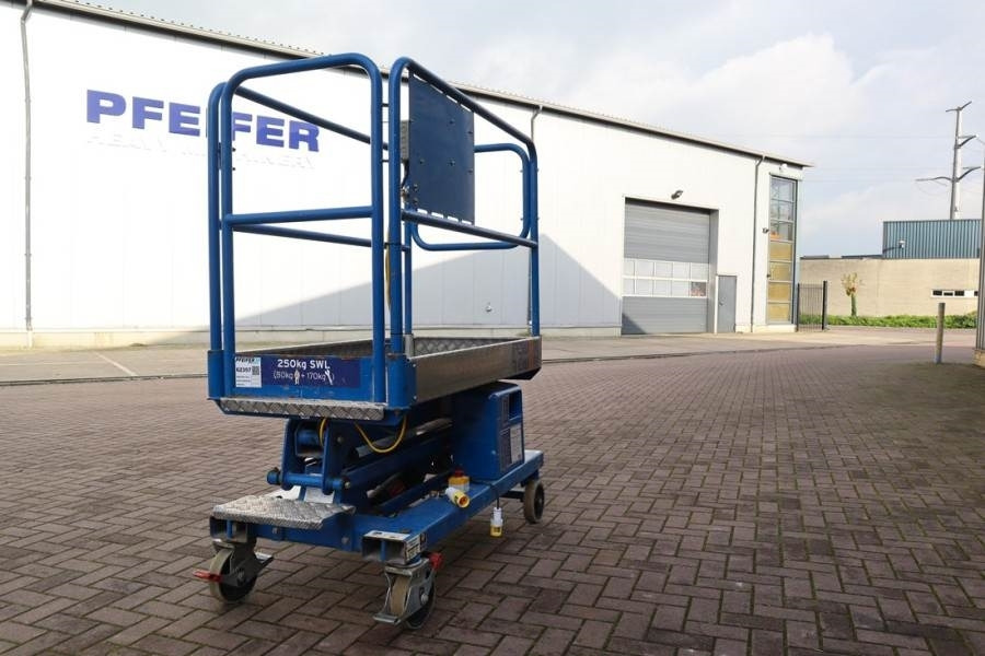 JLG Power Tower Electric, 5.10m Working Height, 250kg - Zglobna dvižna ploščad: slika 2 JLG Power Tower Electric, 5.10m Working Height, 250kg - Zglobna dvižna ploščad: slika 2