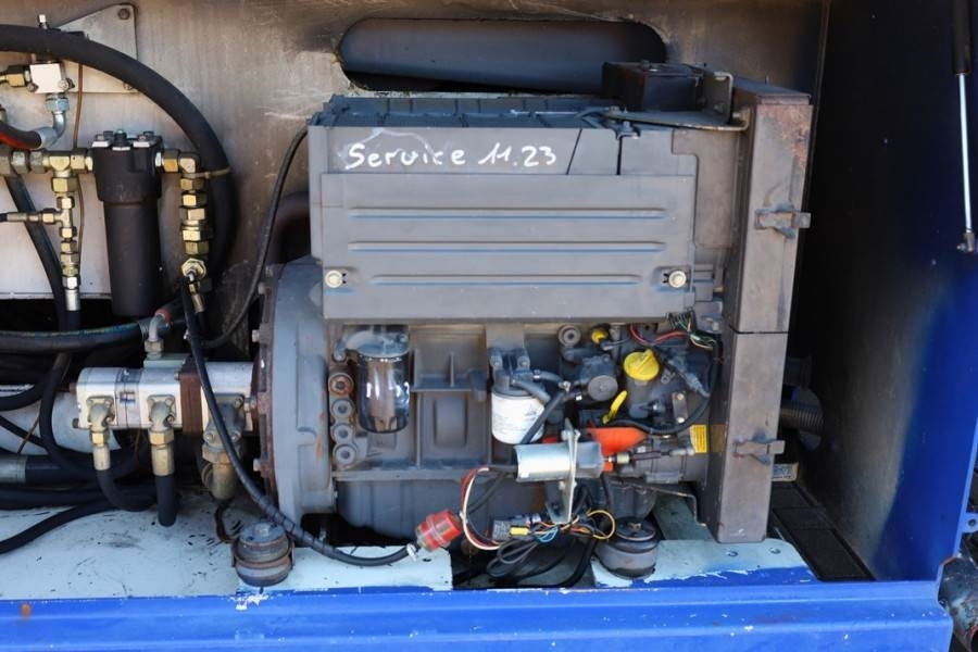 Liftlux SL205-25D Diesel, 4x4 Drive, Hydraulic Deck Extens - Škarjasta dvižna ploščad: slika 4 Liftlux SL205-25D Diesel, 4x4 Drive, Hydraulic Deck Extens - Škarjasta dvižna ploščad: slika 4