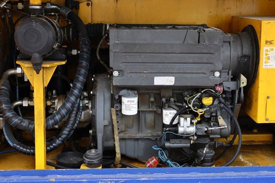 Liftlux SL210-25 D4WD S/P Diesel, Hydraulic Deck Extension - Škarjasta dvižna ploščad: slika 4 Liftlux SL210-25 D4WD S/P Diesel, Hydraulic Deck Extension - Škarjasta dvižna ploščad: slika 4