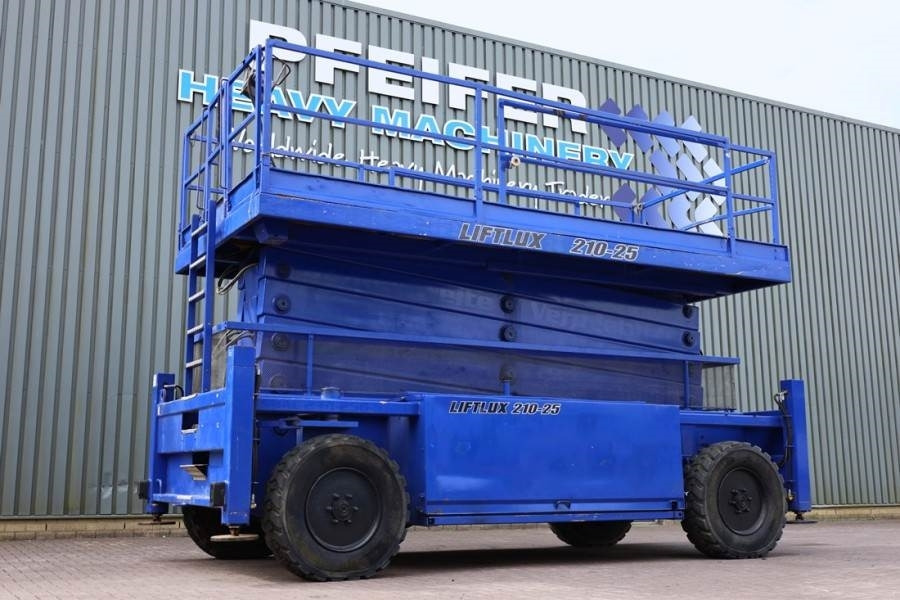 Liftlux SL210-25 D4WD S/P Diesel, Hydraulic Deck Extension - Škarjasta dvižna ploščad: slika 1 Liftlux SL210-25 D4WD S/P Diesel, Hydraulic Deck Extension - Škarjasta dvižna ploščad: slika 1