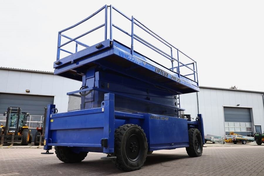 Liftlux SL210-25 D4WD S/P Diesel, Hydraulic Deck Extension - Škarjasta dvižna ploščad: slika 2 Liftlux SL210-25 D4WD S/P Diesel, Hydraulic Deck Extension - Škarjasta dvižna ploščad: slika 2