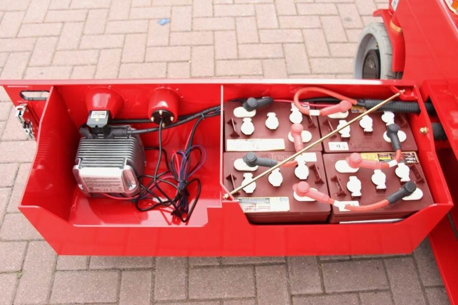 Magni ES1012E Electric, 10m Working Height, 450kg Capaci - Škarjasta dvižna ploščad: slika 3 Magni ES1012E Electric, 10m Working Height, 450kg Capaci - Škarjasta dvižna ploščad: slika 3