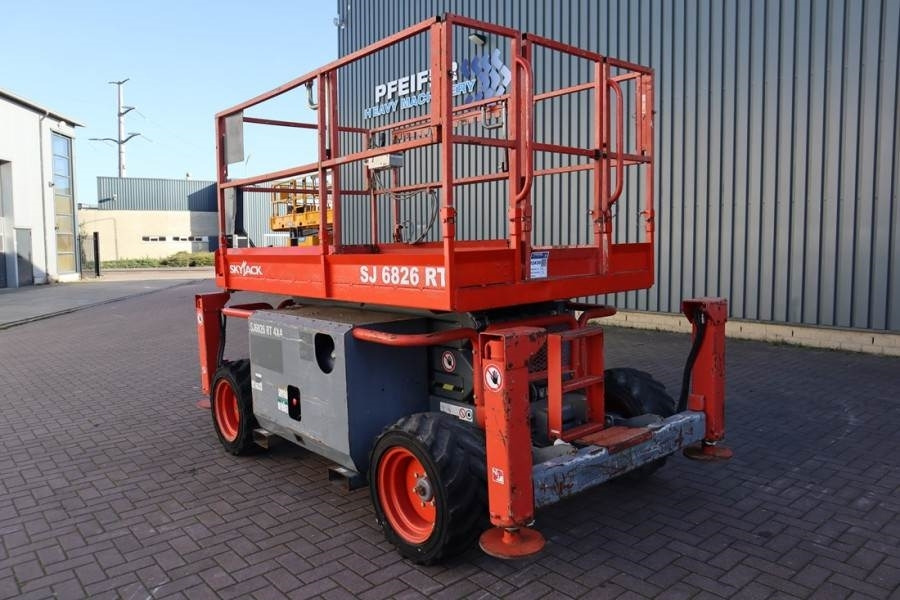 SkyJack SJ6826 Diesel, 4x4 Drive, 10m Working Height, 567k - Škarjasta dvižna ploščad: slika 4 SkyJack SJ6826 Diesel, 4x4 Drive, 10m Working Height, 567k - Škarjasta dvižna ploščad: slika 4