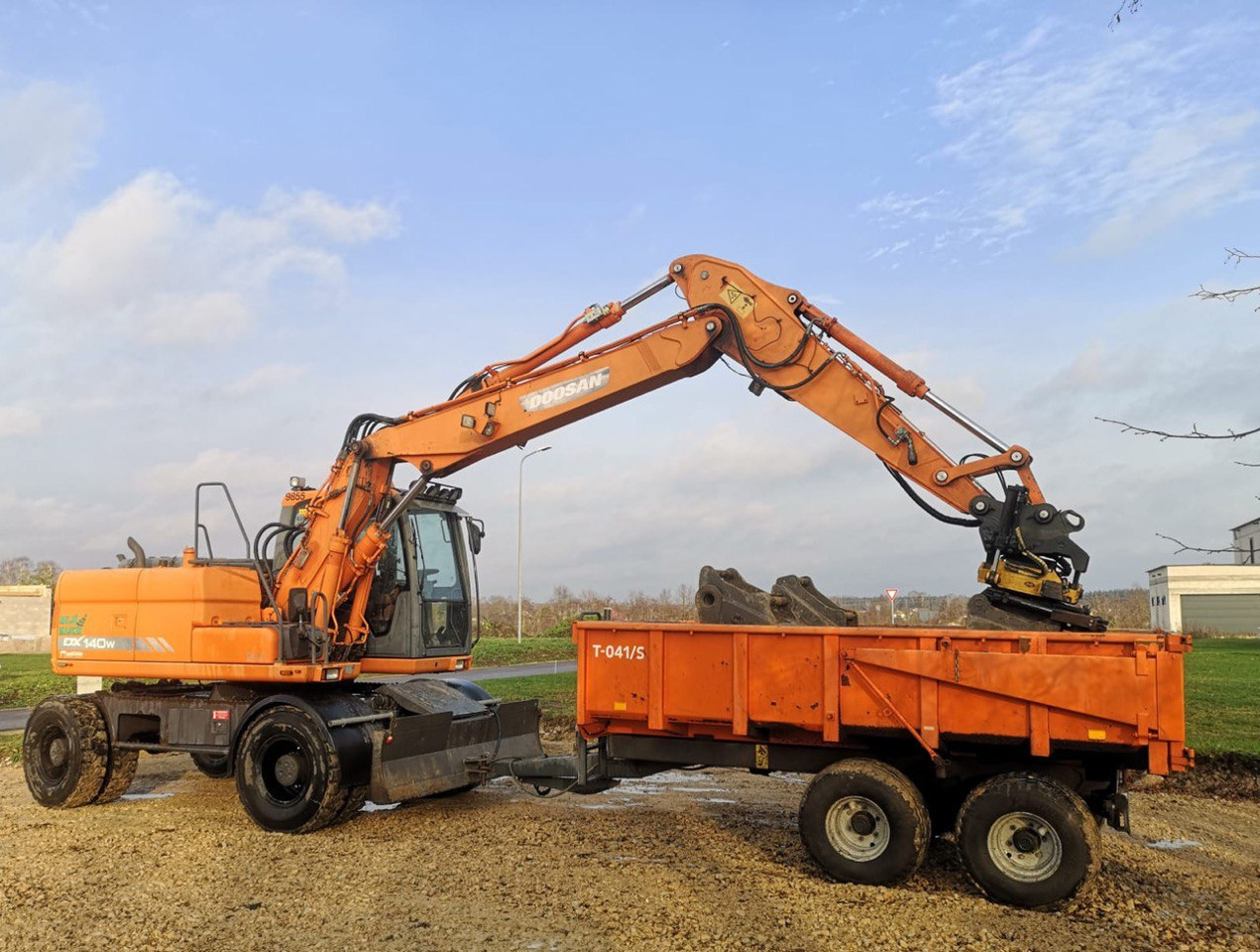 Doosan DX 140 - Bager na kolesih: slika 1 Doosan DX 140 - Bager na kolesih: slika 1