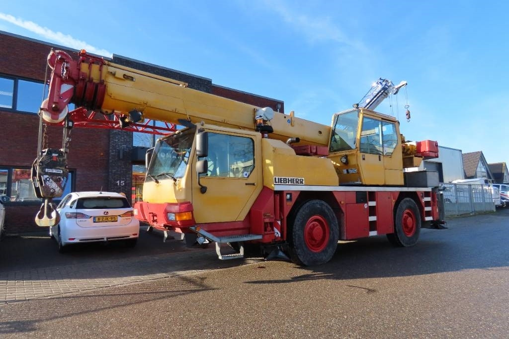 Liebherr LTM 1030-2.1 - Avtodvigalo za vse namene: slika 1 Liebherr LTM 1030-2.1 - Avtodvigalo za vse namene: slika 1
