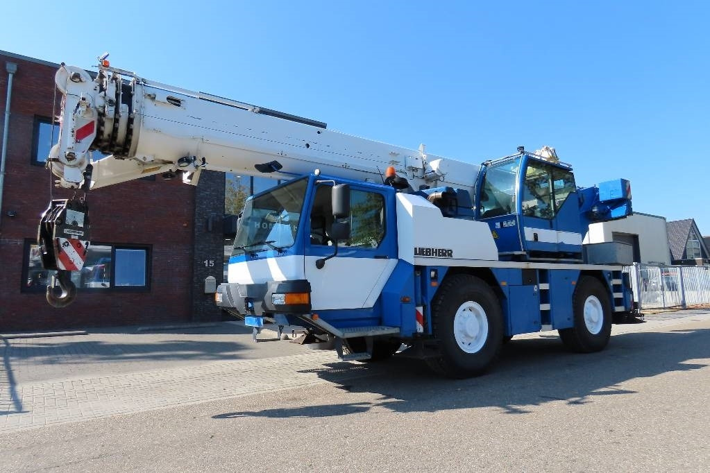 Liebherr LTM 1040-2.1 - Avtodvigalo za vse namene: slika 1 Liebherr LTM 1040-2.1 - Avtodvigalo za vse namene: slika 1