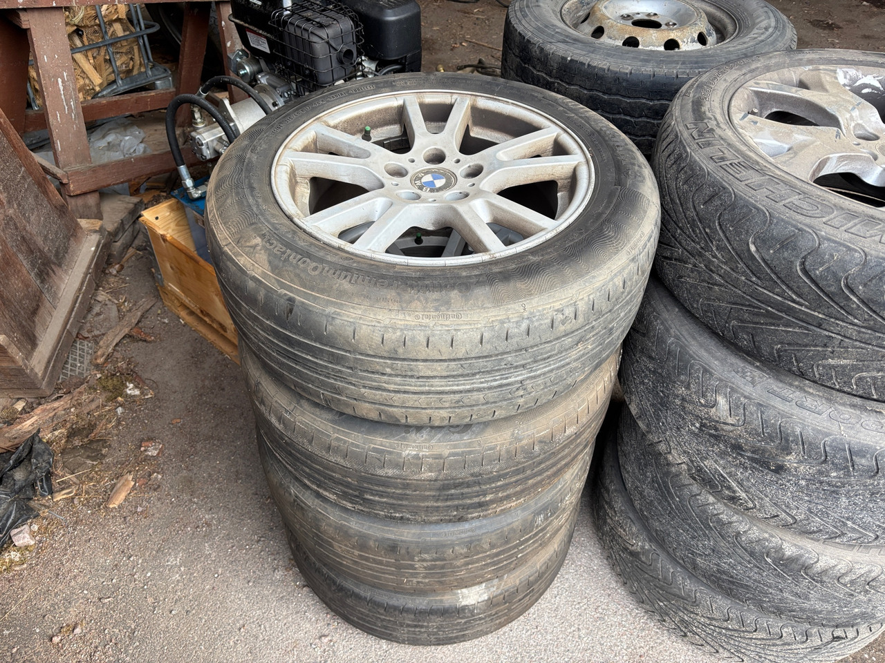 Däck 215/60R17 till BMW E60 4st - Gume in platišča za Avtomobil: slika 1 Däck 215/60R17 till BMW E60 4st - Gume in platišča za Avtomobil: slika 1