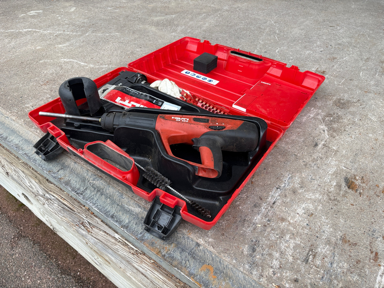 Hilti DX 460 - Gradbena oprema: slika 1 Hilti DX 460 - Gradbena oprema: slika 1