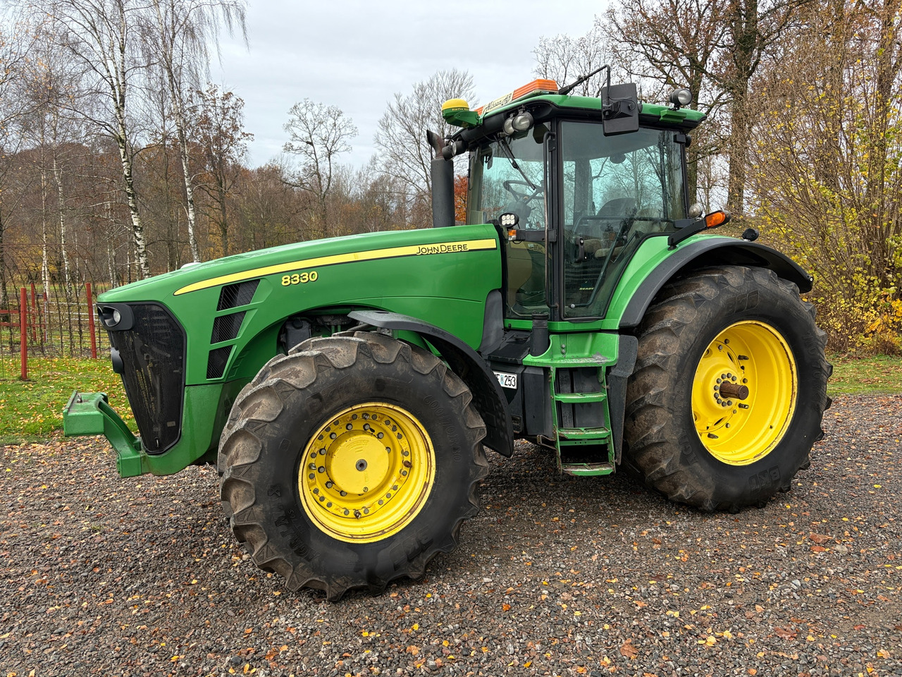 John Deere 8330 - Traktor: slika 1 John Deere 8330 - Traktor: slika 1