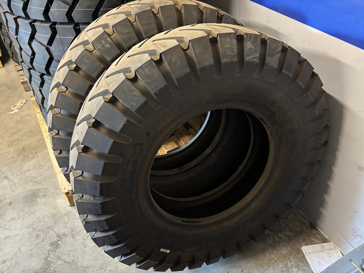 Michelin - Guma za Gradbeni stroj: slika 1 Michelin - Guma za Gradbeni stroj: slika 1
