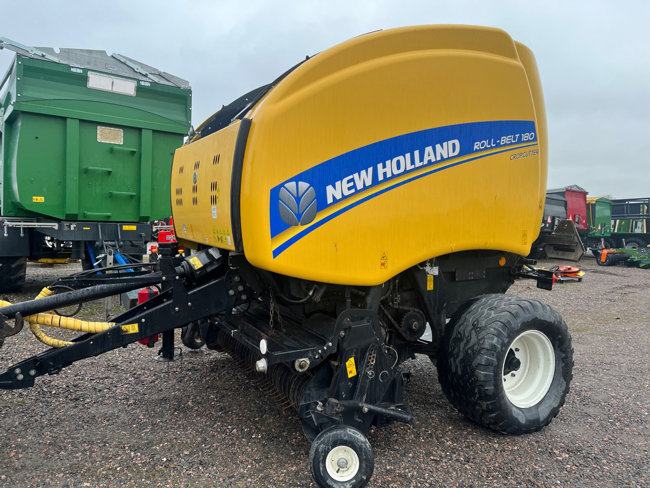 New Holland Roll-Belt 180 Cropcutter - Balirka za okrogle bale: slika 1 New Holland Roll-Belt 180 Cropcutter - Balirka za okrogle bale: slika 1